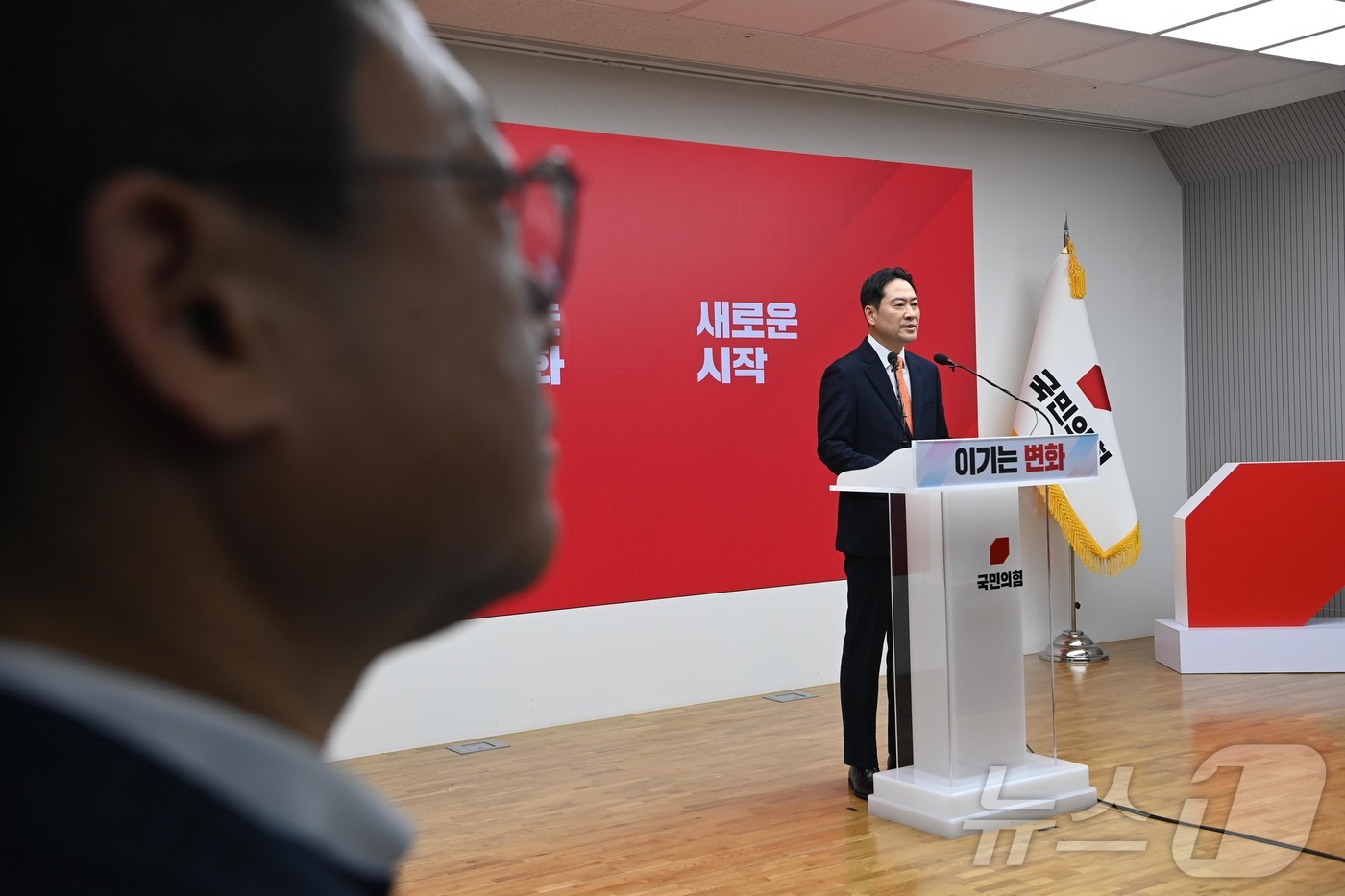 (서울=뉴스1) 이승배 기자 = 장동혁 국민의힘 대표가 7일 서울 여의도 중앙당사에서 열린 긴급기자회견에서 당 쇄신안 등을 발표하고 있다. (공동취재) 2026.1.7/뉴스1