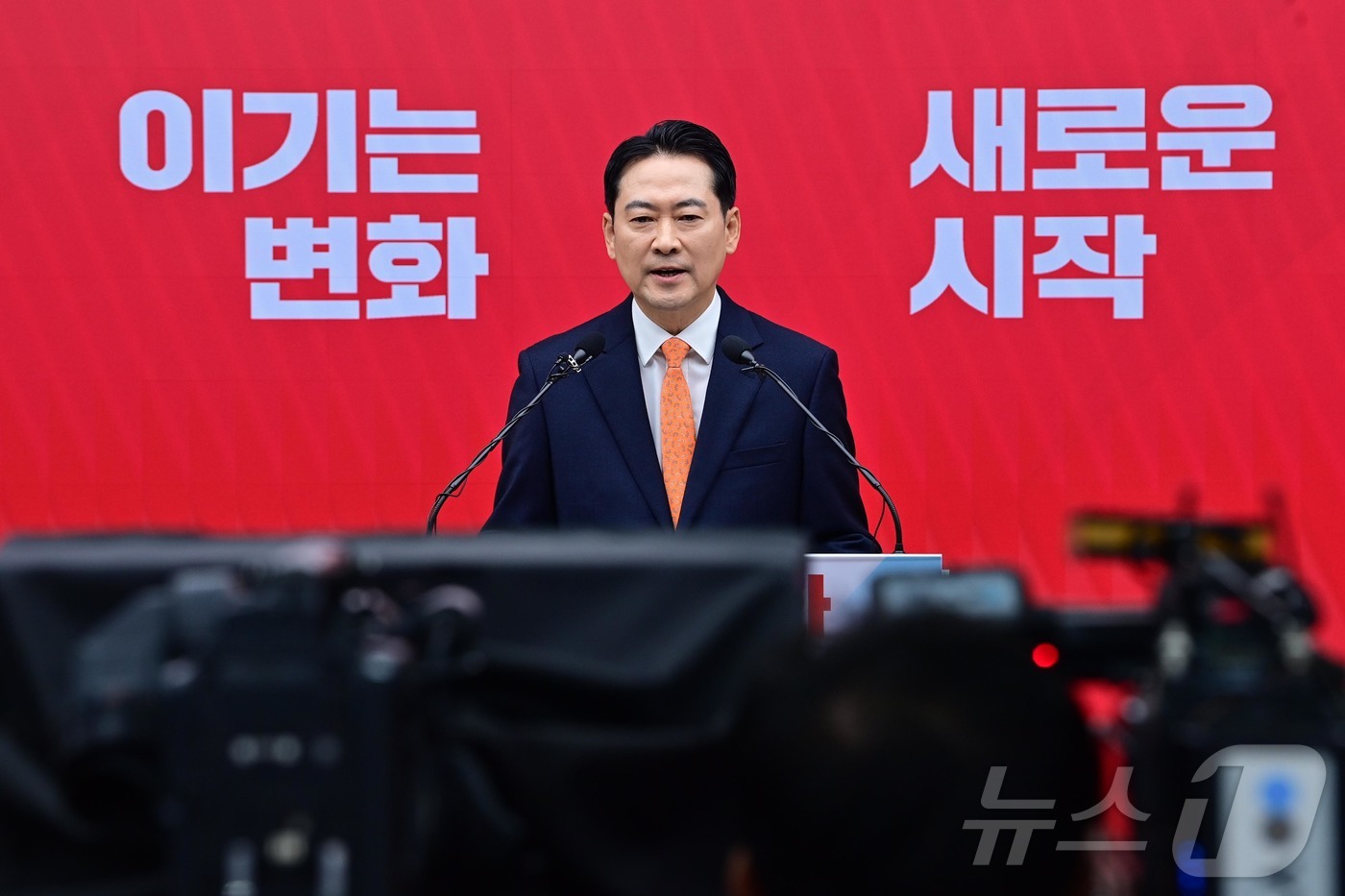 (서울=뉴스1) 이승배 기자 = 장동혁 국민의힘 대표가 7일 서울 여의도 중앙당사에서 열린 긴급기자회견에서 당 쇄신안 등을 발표하고 있다. (공동취재) 2026.1.7/뉴스1