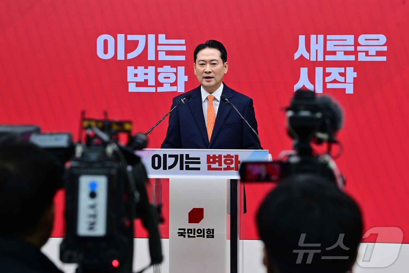 (서울=뉴스1) 이승배 기자 = 장동혁 국민의힘 대표가 7일 서울 여의도 중앙당사에서 열린 긴급기자회견에서 당 쇄신안 등을 발표하고 있다. (공동취재) 2026.1.7/뉴스1