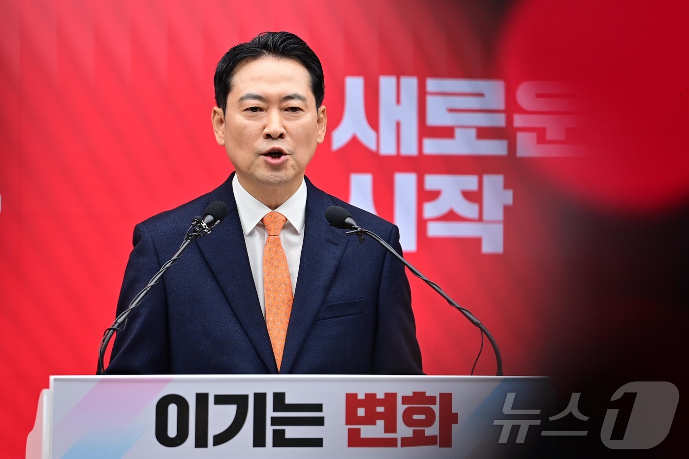 (서울=뉴스1) 이승배 기자 = 장동혁 국민의힘 대표가 7일 서울 여의도 중앙당사에서 열린 긴급기자회견에서 당 쇄신안 등을 발표하고 있다. (공동취재) 2026.1.7/뉴스1