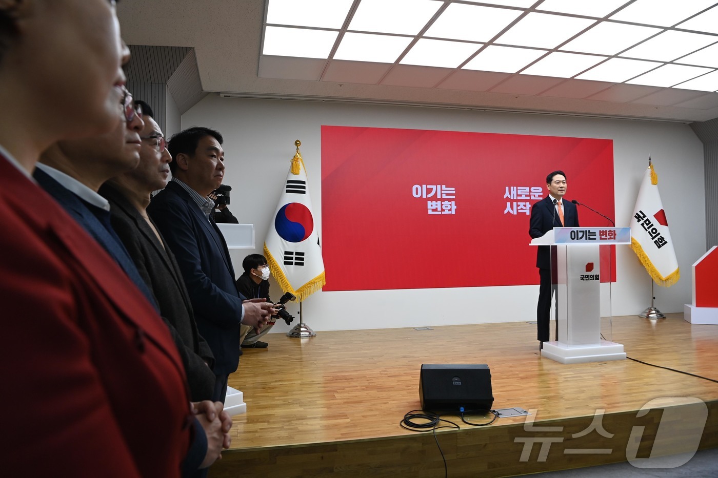 (서울=뉴스1) 이승배 기자 = 장동혁 국민의힘 대표가 7일 서울 여의도 중앙당사에서 열린 긴급기자회견에서 당 쇄신안 등을 발표하고 있다. (공동취재) 2026.1.7/뉴스1