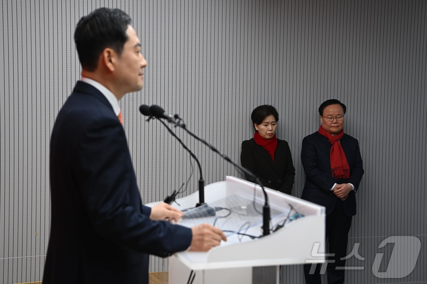 (서울=뉴스1) 이승배 기자 = 장동혁 국민의힘 대표가 7일 서울 여의도 중앙당사에서 열린 긴급기자회견에서 당 쇄신안 등을 발표하고 있다. (공동취재) 2026.1.7/뉴스1