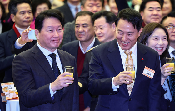 건배하는 오세훈 시장과 최태원 회장