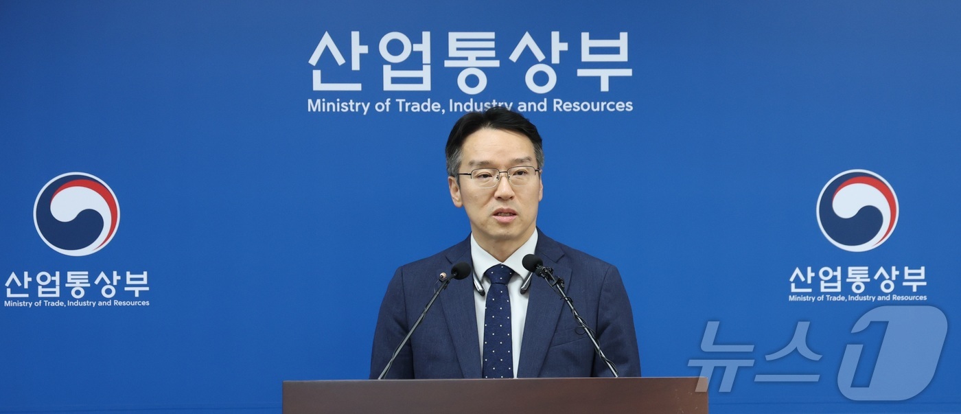 (세종=뉴스1) 김기남 기자 = 남명우 산업통상부 투자정책관이 7일 세종시 정부세종청사에서 2025년 연간 및 4분기 외국인직접투자 동향을 발표하고 있다.2025년 연간 외국인직접 …