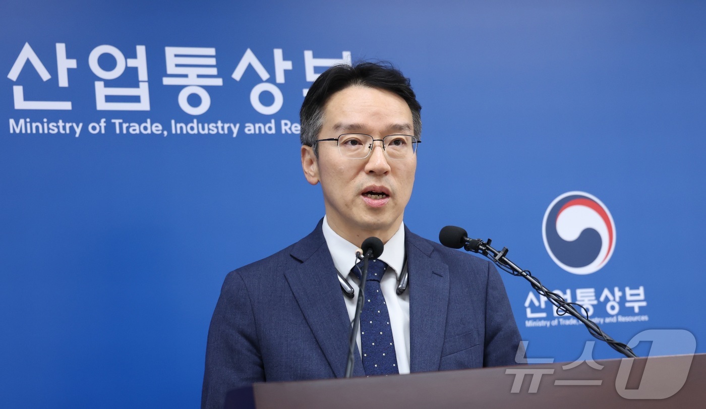 (세종=뉴스1) 김기남 기자 = 남명우 산업통상부 투자정책관이 7일 세종시 정부세종청사에서 2025년 연간 및 4분기 외국인직접투자 동향을 발표하고 있다.2025년 연간 외국인직접 …