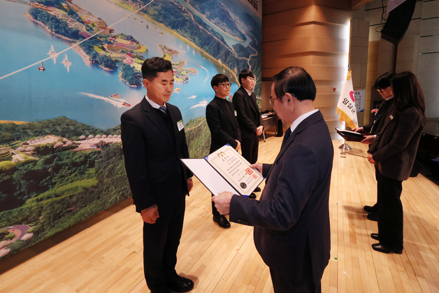 강영구 임실군 관광치즈과장, 대통령 표창…"사계절 축제 성공"