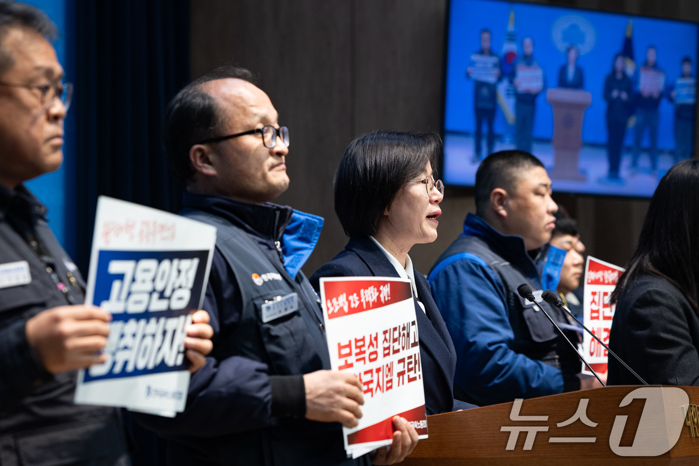 (서울=뉴스1) 유승관 기자 = 정혜경 진보당 의원이 7일 서울 여의도 국회 소통관에서 한국지엠 부품물류 하청노동자 120명 집단해고 사태 규탄 기자회견을 하고 있다. 2026.1 …