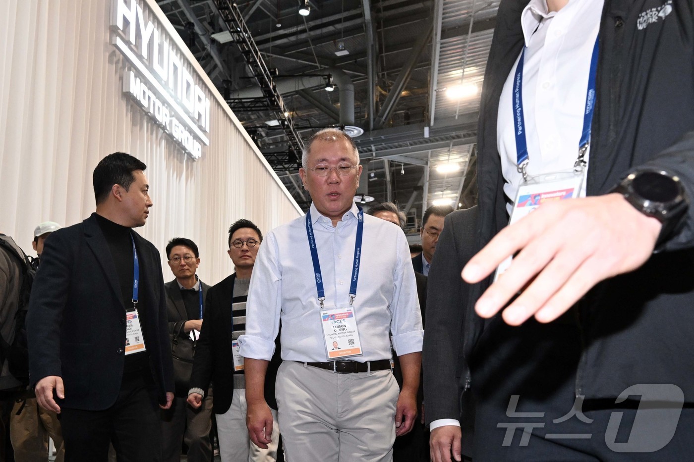 (라스베이거스=뉴스1) 황기선 기자 = 정의선 현대차그룹 회장이 세계 최대 가전·정보기술(IT) 전시회 'CES 2026'가 개막한 6일(현지시간) 미국 네바다주 라스베이거스 컨벤 …