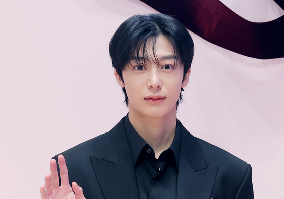 형원, 젠틀맨 손 인사