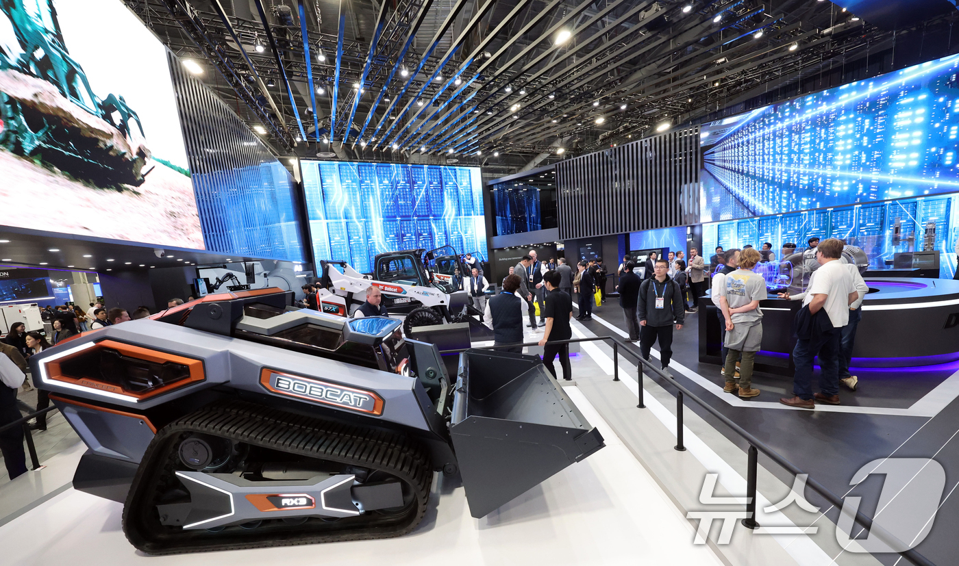 (라스베이거스=뉴스1) 황기선 기자 = 세계 최대 IT(정보기술)·가전 전시회 'CES 2026' 개막 일인 6일(현지시간) 미국 네바다주 라스베이거스 컨벤션센터(LVCC)에서 두 …