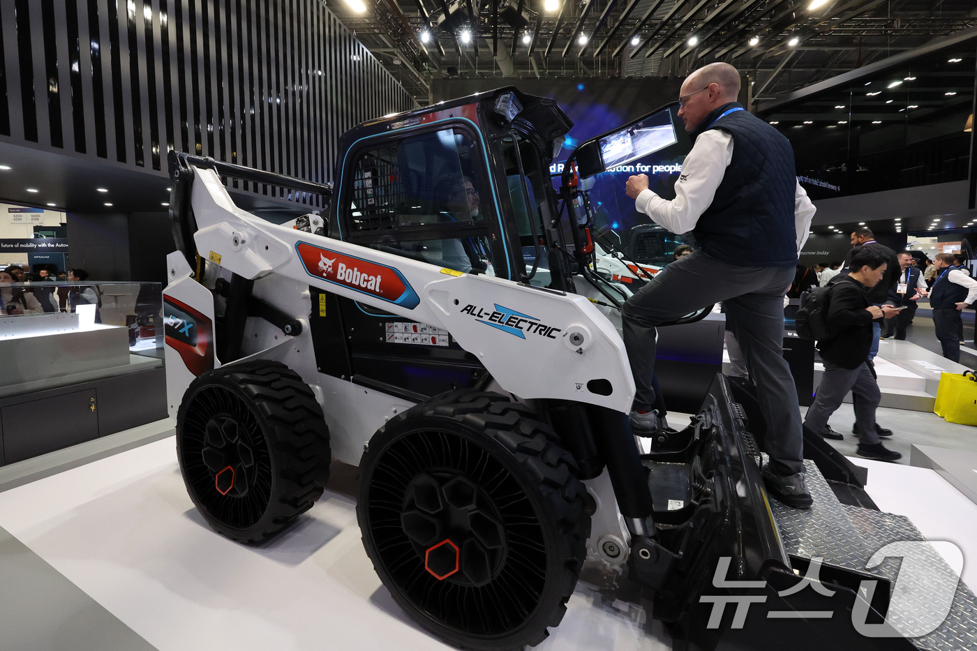 (라스베이거스=뉴스1) 황기선 기자 = 세계 최대 IT(정보기술)·가전 전시회 'CES 2026' 개막 일인 6일(현지시간) 미국 네바다주 라스베이거스 컨벤션센터(LVCC)에서 두 …