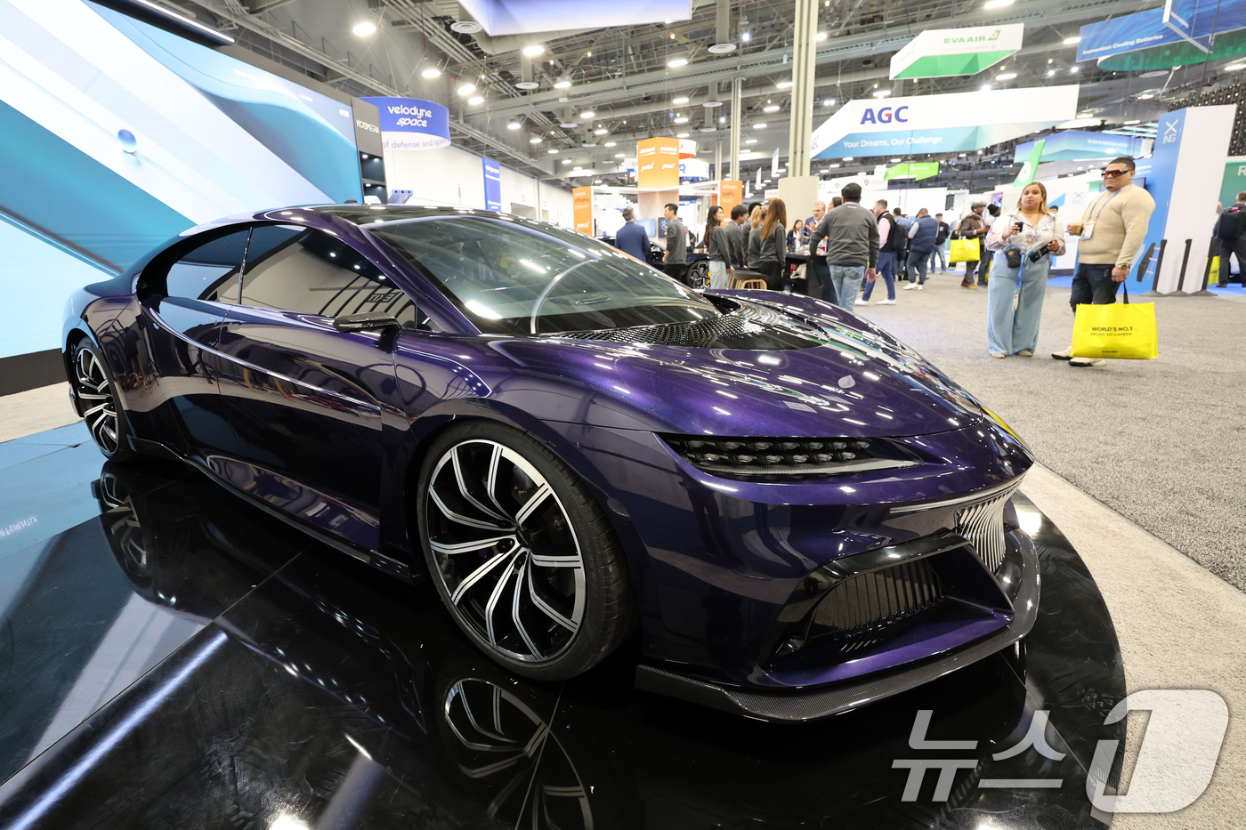 (라스베이거스=뉴스1) 황기선 기자 = 세계 최대 IT(정보기술)·가전 전시회 'CES 2026' 개막 일인 6일(현지시간) 미국 네바다주 라스베이거스 컨벤션센터(LVCC)에서 코 …