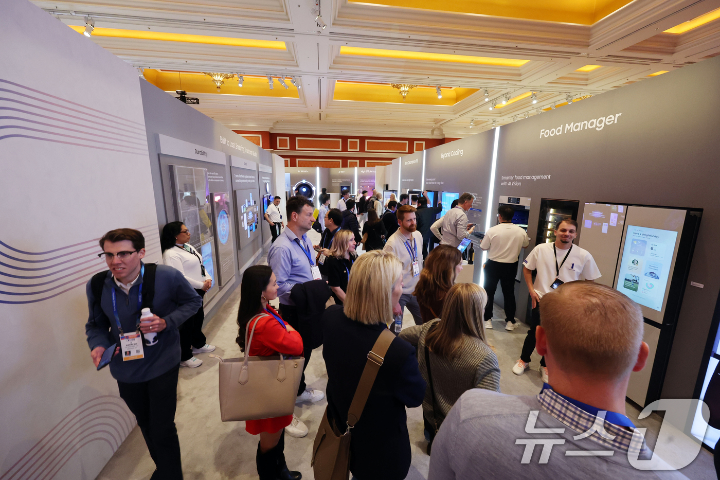 (라스베이거스=뉴스1) 황기선 기자 = 세계 최대 IT(정보기술)·가전 전시회 'CES 2026' 개막일인 6일(현지시간) 미국 네바다주 라스베이거스 윈호텔에 마련된 삼성전자 단독 …