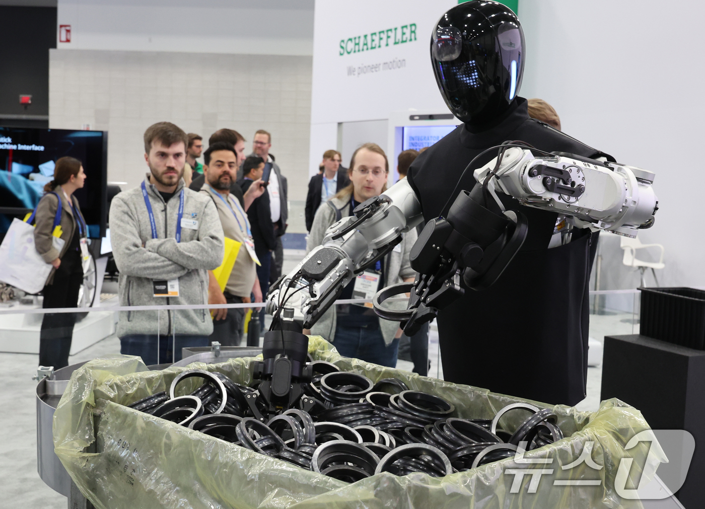 (라스베이거스=뉴스1) 황기선 기자 = 세계 최대 IT(정보기술)·가전 전시회 'CES 2026' 개막 일인 6일(현지시간) 미국 네바다주 라스베이거스 컨벤션센터(LVCC)에서 샤 …