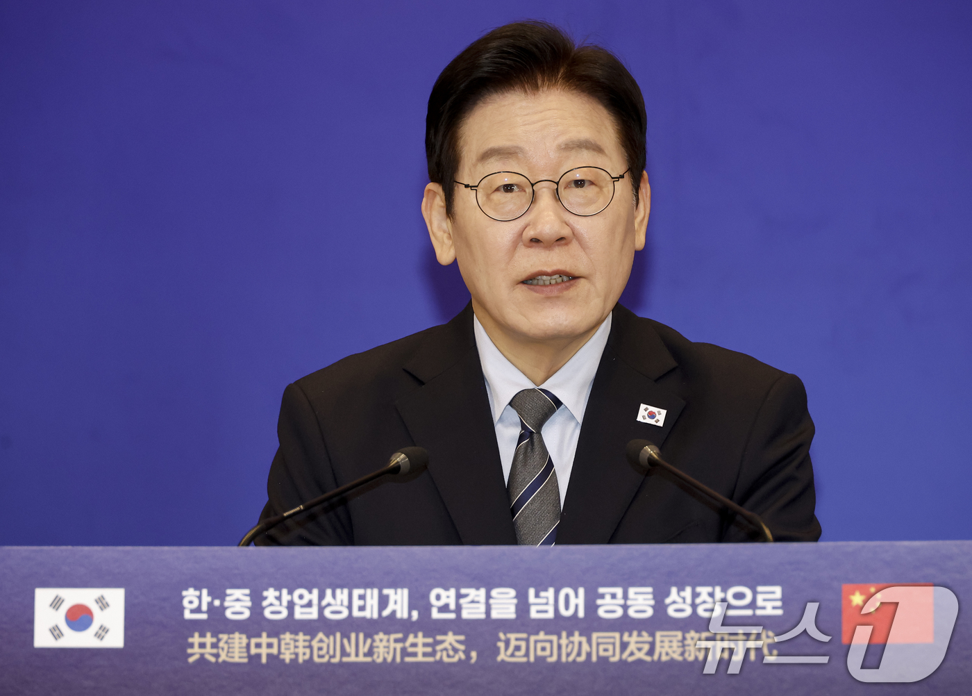 (상하이(중국)=뉴스1) 허경 기자 = 이재명 대통령이 7일 중국 상하이 국제회의중심에서 열린 한·중 벤처스타트업 서밋에서 발언하고 있다. 2026.1.7/뉴스1