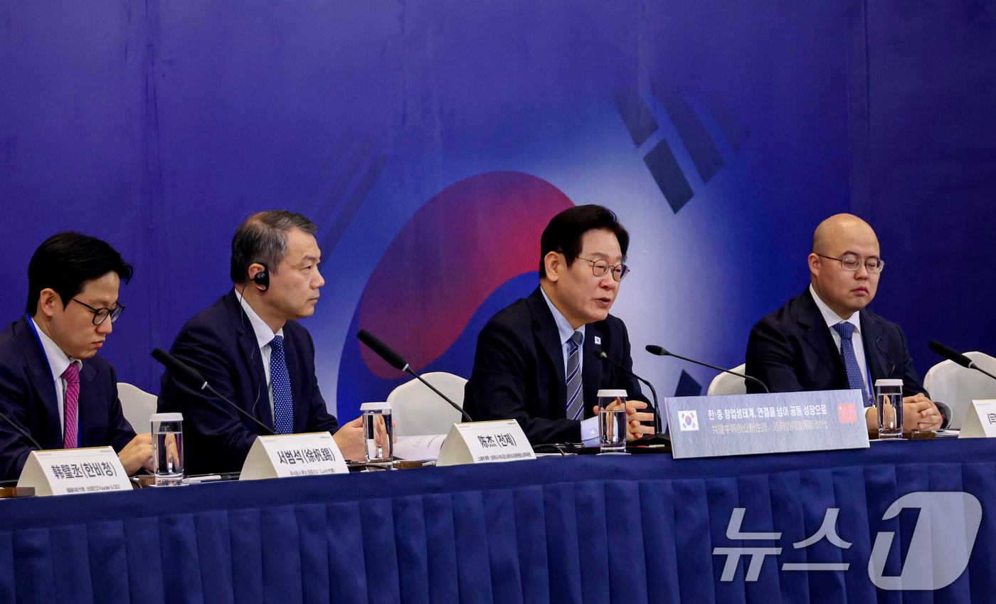 (상하이(중국)=뉴스1) 허경 기자 = 이재명 대통령이 7일 중국 상하이 국제회의중심에서 열린 한·중 벤처스타트업 서밋에서 발언하고 있다. 2026.1.7/뉴스1