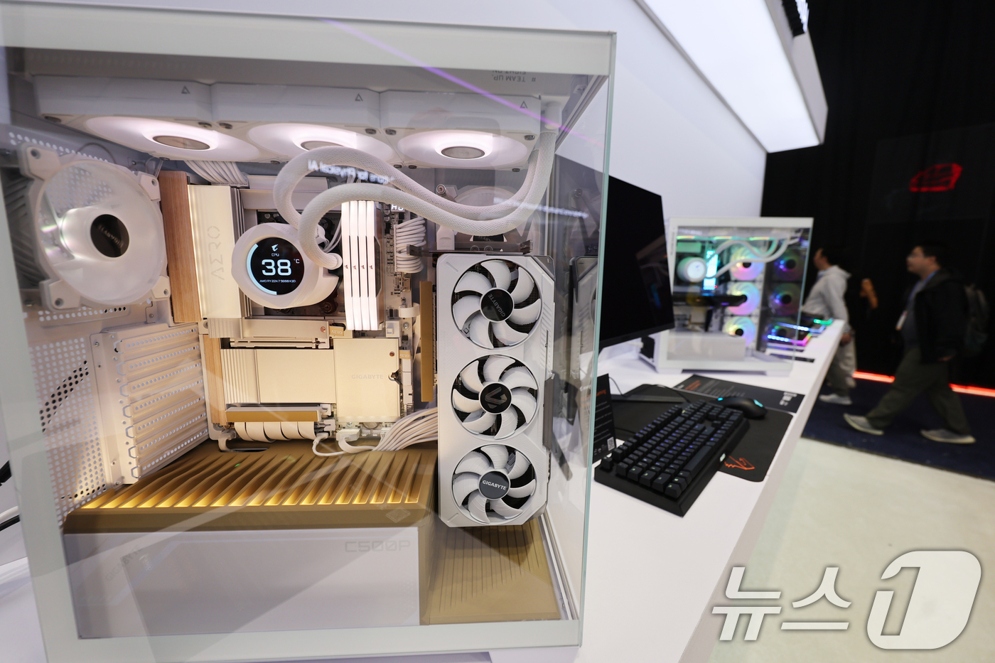 (라스베이거스=뉴스1) 황기선 기자 = 세계 최대 IT(정보기술)·가전 전시회 'CES 2026' 개막 일인 6일(현지시간) 미국 네바다주 라스베이거스 컨벤션센터(LVCC)에서 기 …