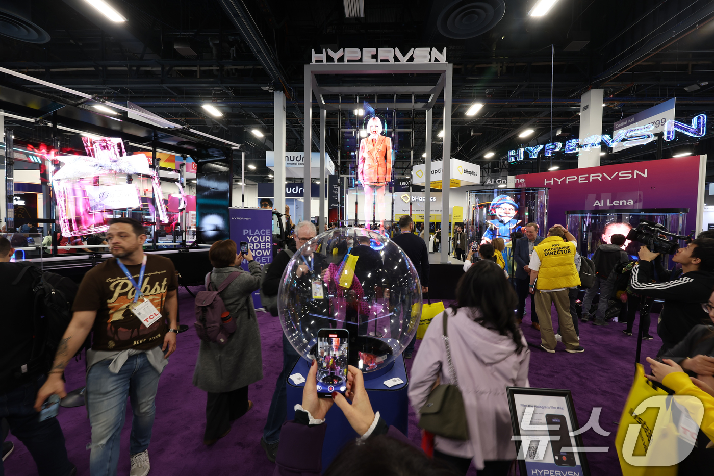 (라스베이거스=뉴스1) 황기선 기자 = 세계 최대 IT(정보기술)·가전 전시회 'CES 2026' 개막 일인 6일(현지시간) 미국 네바다주 라스베이거스 컨벤션센터(LVCC)에서 하 …