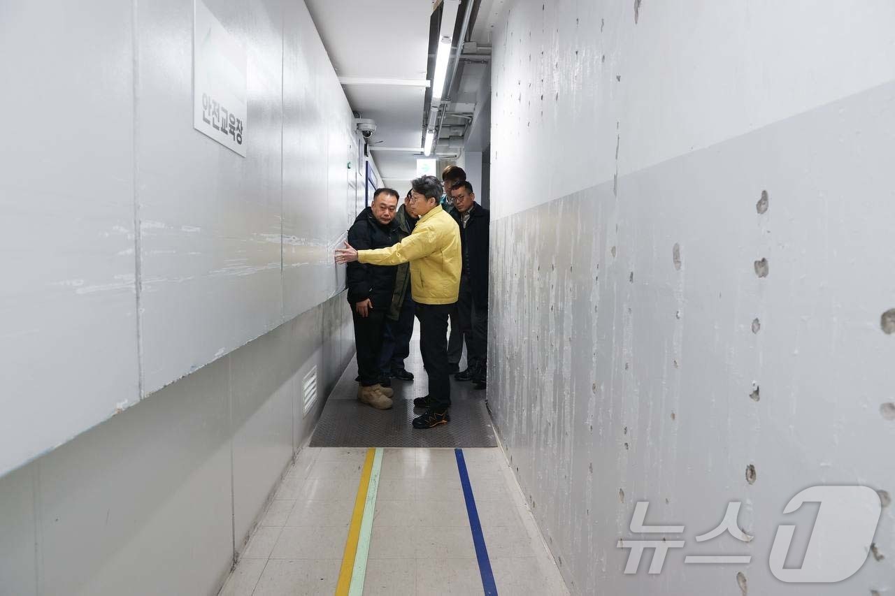 (서울=뉴스1) = 홍지선 국토교통부 제2차관이 7일 오전 취임 이후 첫 현장 행보로 경기 광주시 곤지암읍에 위치한 쿠팡CFS 곤지암1센터를 방문해 시설 점검을 하고 있다. (국토 …