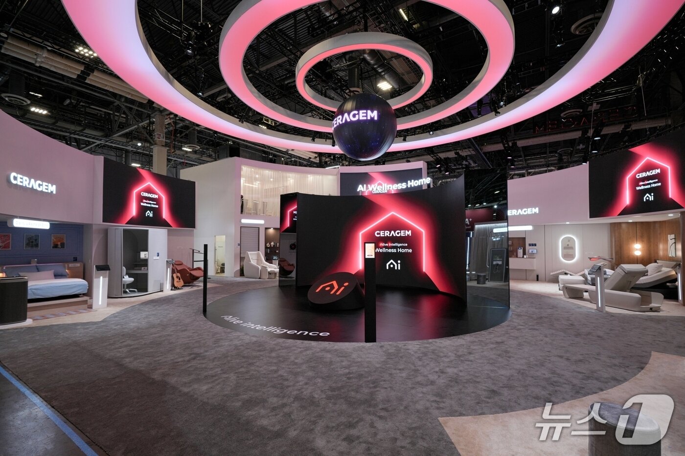 본문 이미지 - CES 2026서 세라젬의 '나를 가장 잘 아는 살아 숨 쉬는 집'을 주제로 한 AI 웰니스홈(세라젬 제공)