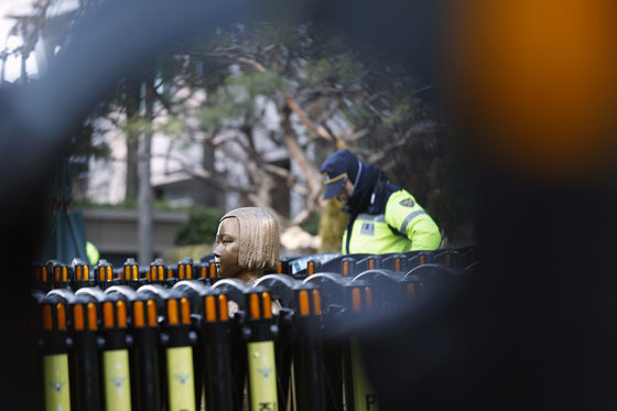 대통령까지 비판한 평화의 소녀상 철거 시위