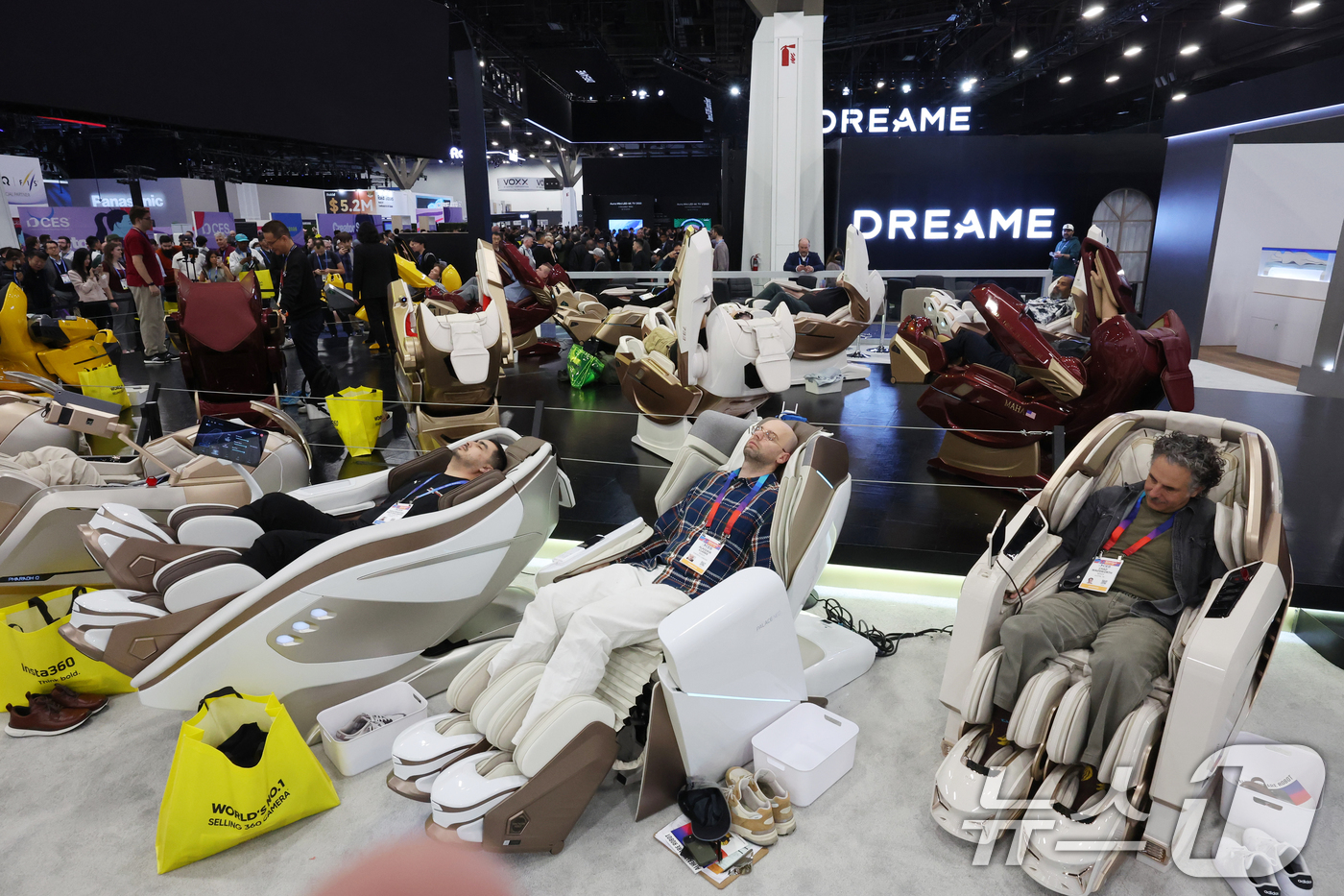 (라스베이거스=뉴스1) 황기선 기자 = 세계 최대 IT(정보기술)·가전 전시회 'CES 2026' 개막 일인 6일(현지시간) 미국 네바다주 라스베이거스 컨벤션센터(LVCC)에서 바 …