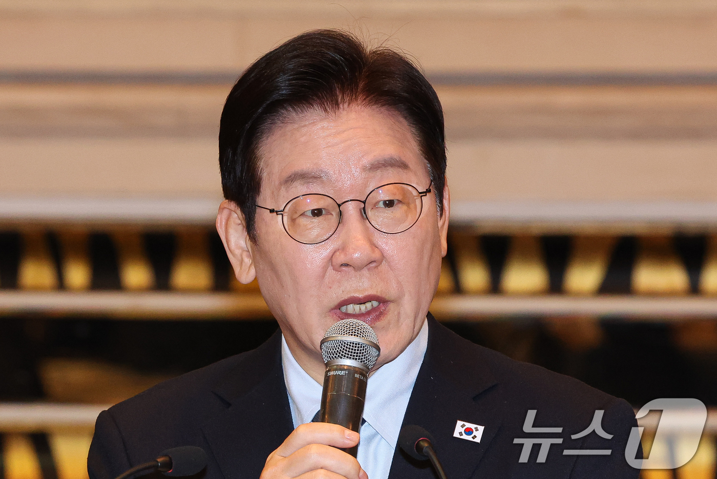 (상하이(중국)=뉴스1) 허경 기자 = 중국을 국빈방문 중인 이재명 대통령이 7일 상하이시에서 열린 순방기자단 오찬간담회에서 발언하고 있다. 2026.1.7/뉴스1