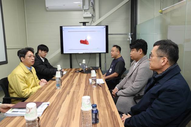 쿠팡 물류센터 청문회 쟁점 점검…홍지선 국토부 2차관, 현장 방문