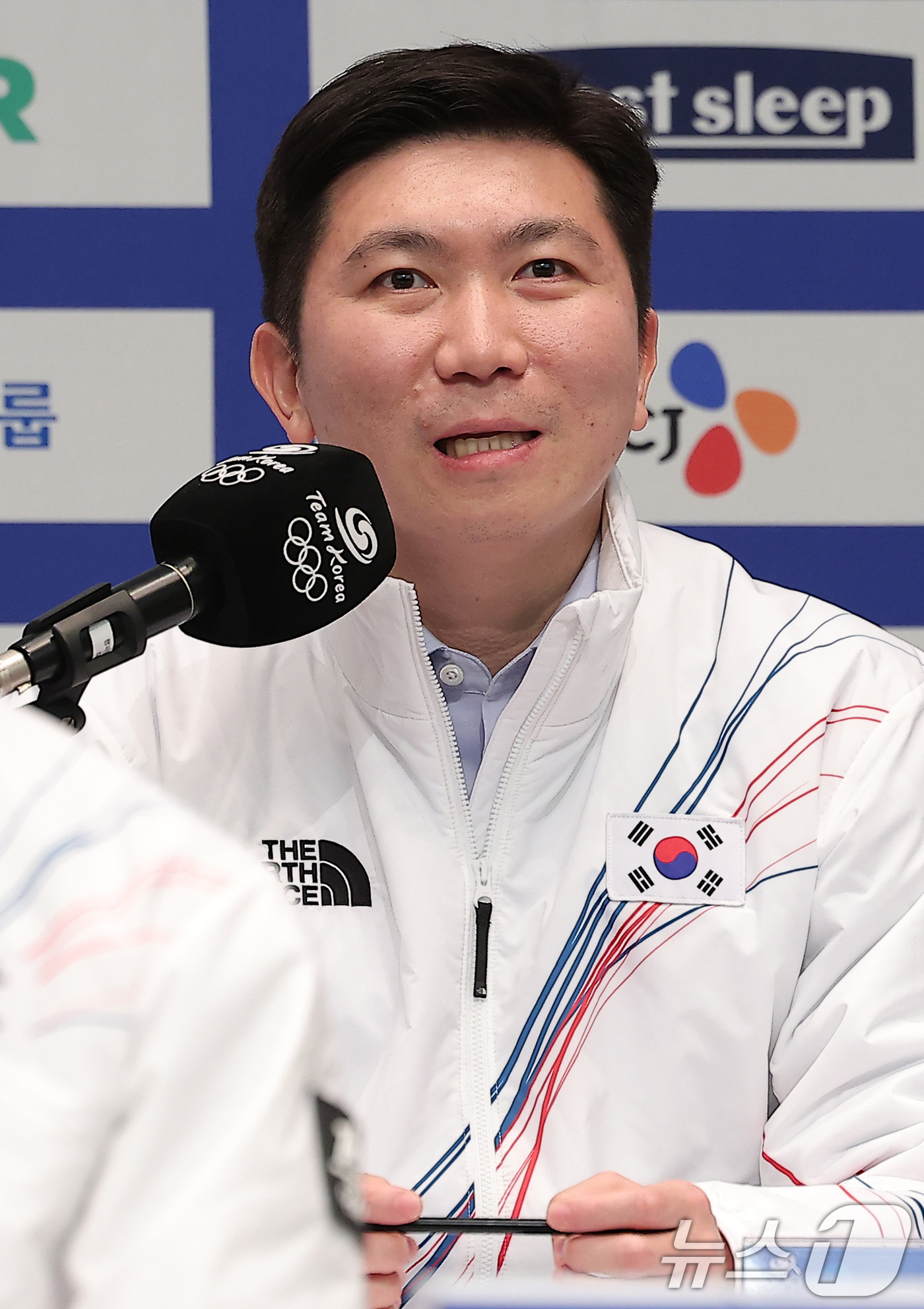 (진천=뉴스1) 김성진 기자 = 유승민 대한체육회장이 7일 충북 진천선수촌 챔피언하우스에서 열린 2026 밀라노코르티나동계올림픽대회 D-30 미디어데이에서 인사말을 하고 있다. 2 …