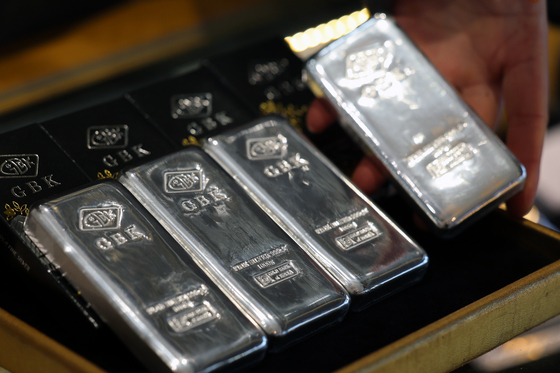 실버바, 귀하신 몸