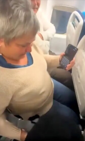 본문 이미지 - 항공사의 수익 중심 좌석 설계로 인해 불편을 호소하는 목소리가 커지고 있다. 대해 강하게 비판했다. 출처=CityNews Everywhere