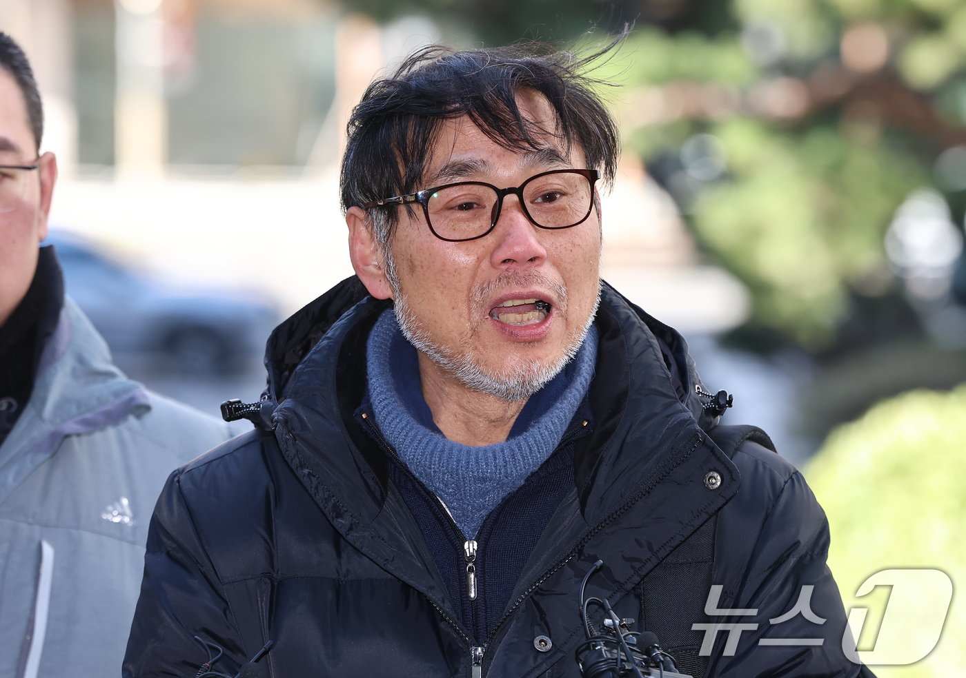 (서울=뉴스1) 김도우 기자 = 각종 비위 의혹을 받는 김병기 더불민주당 의원을 고발한 김순환 서민민생대책위원회 사무총장이 7일 서울 마포구 서울경찰청 광역수사단에 고발인 조사를 …