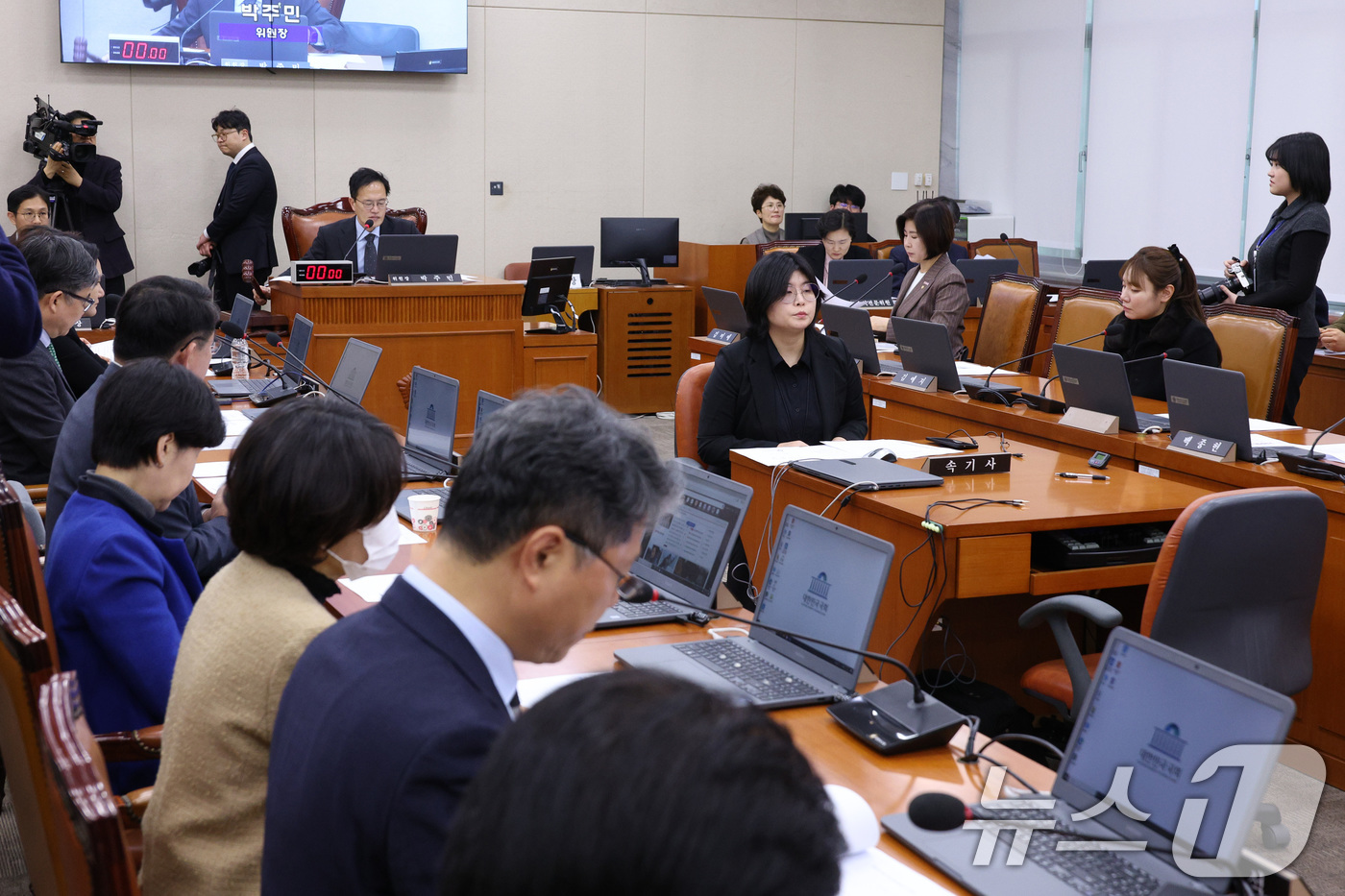 (서울=뉴스1) 신웅수 기자 = 정은경 보건복지부 장관이 7일 서울 여의도 국회에서 열린 보건복지위원회 전체회의에서 발언하고 있다. 2026.1.7/뉴스1