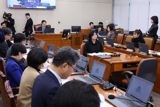 아동수당 지급, 2030년까지 8세→13세 확대…복지위 통과