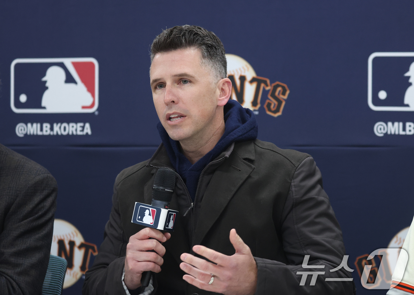 (이천=뉴스1) 김영운 기자 = 미국 프로야구 메이저리그(MLB) 샌프란시스코 자이언츠 버스터 포지 사장이 7일 경기 이천시 LG 챔피언스파크에서 기자회견을 하고 있다. 2026. …