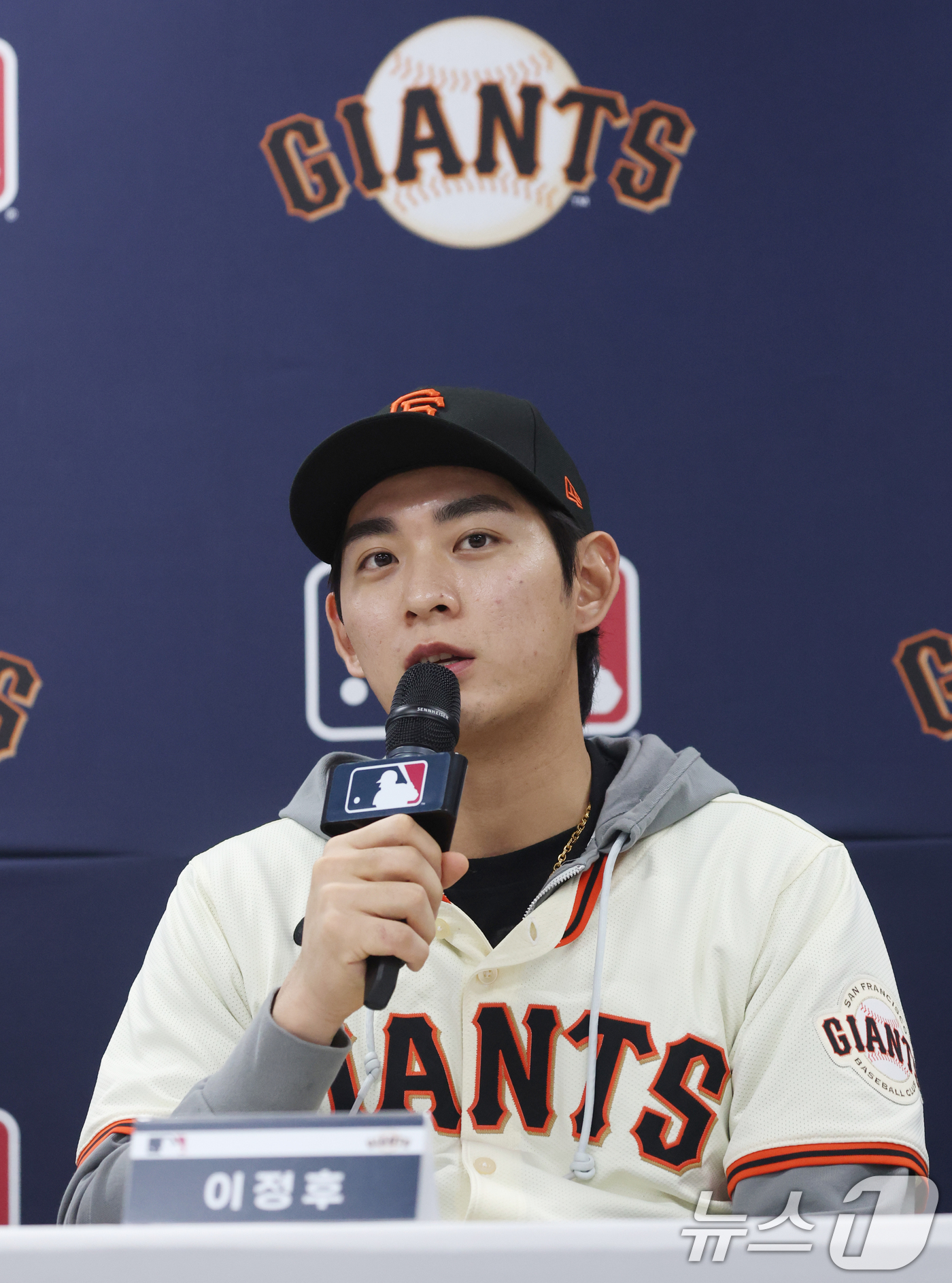 (이천=뉴스1) 김영운 기자 = 미국 프로야구 메이저리그(MLB) 샌프란시스코 자이언츠 이정후가 7일 경기 이천시 LG 챔피언스파크에서 기자회견을 하고 있다. 2026.1.7/뉴스 …