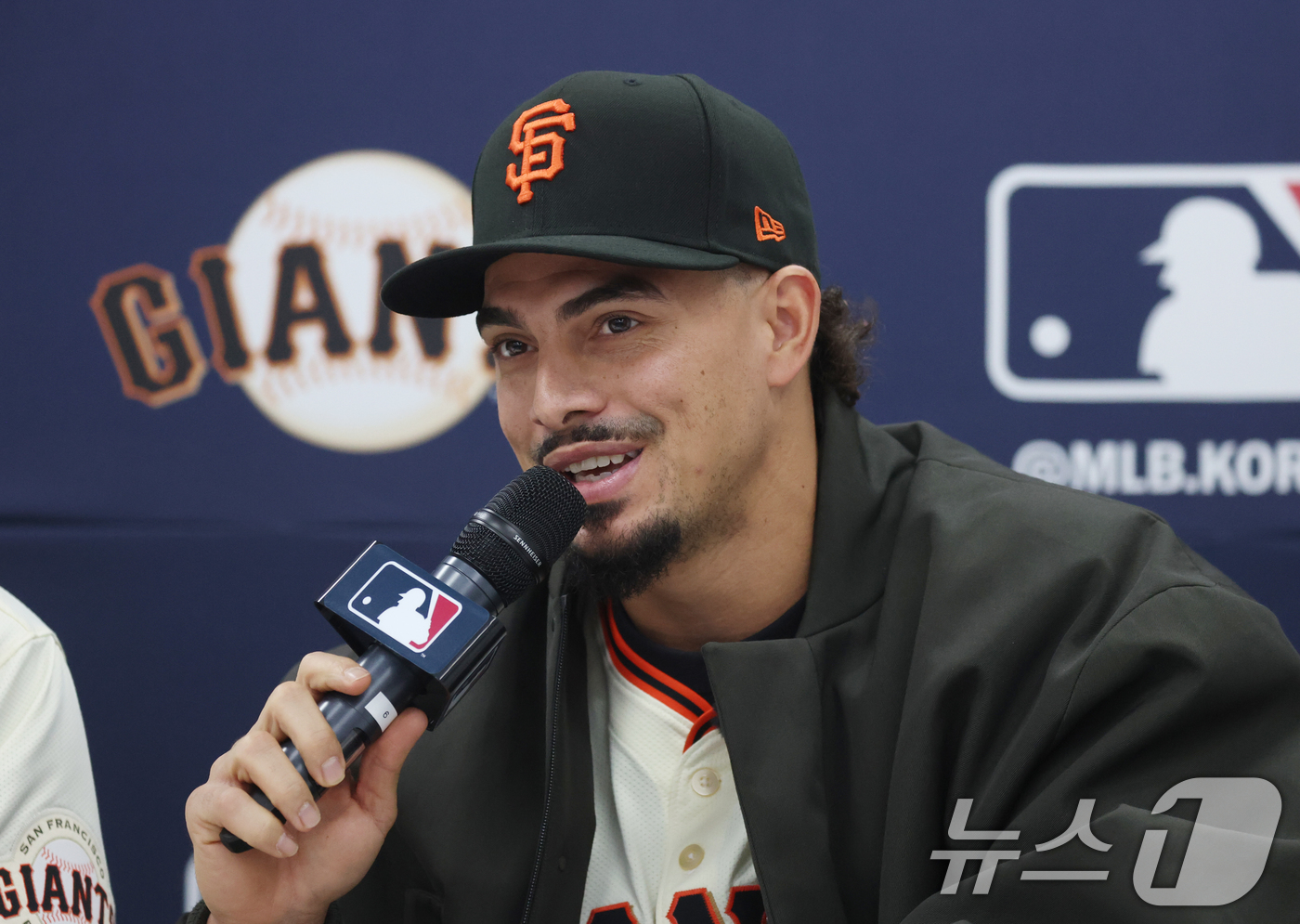 (이천=뉴스1) 김영운 기자 = 미국 프로야구 메이저리그(MLB) 샌프란시스코 자이언츠 윌리 아다메스가 7일 경기 이천시 LG 챔피언스파크에서 기자회견을 하고 있다. 2026.1. …