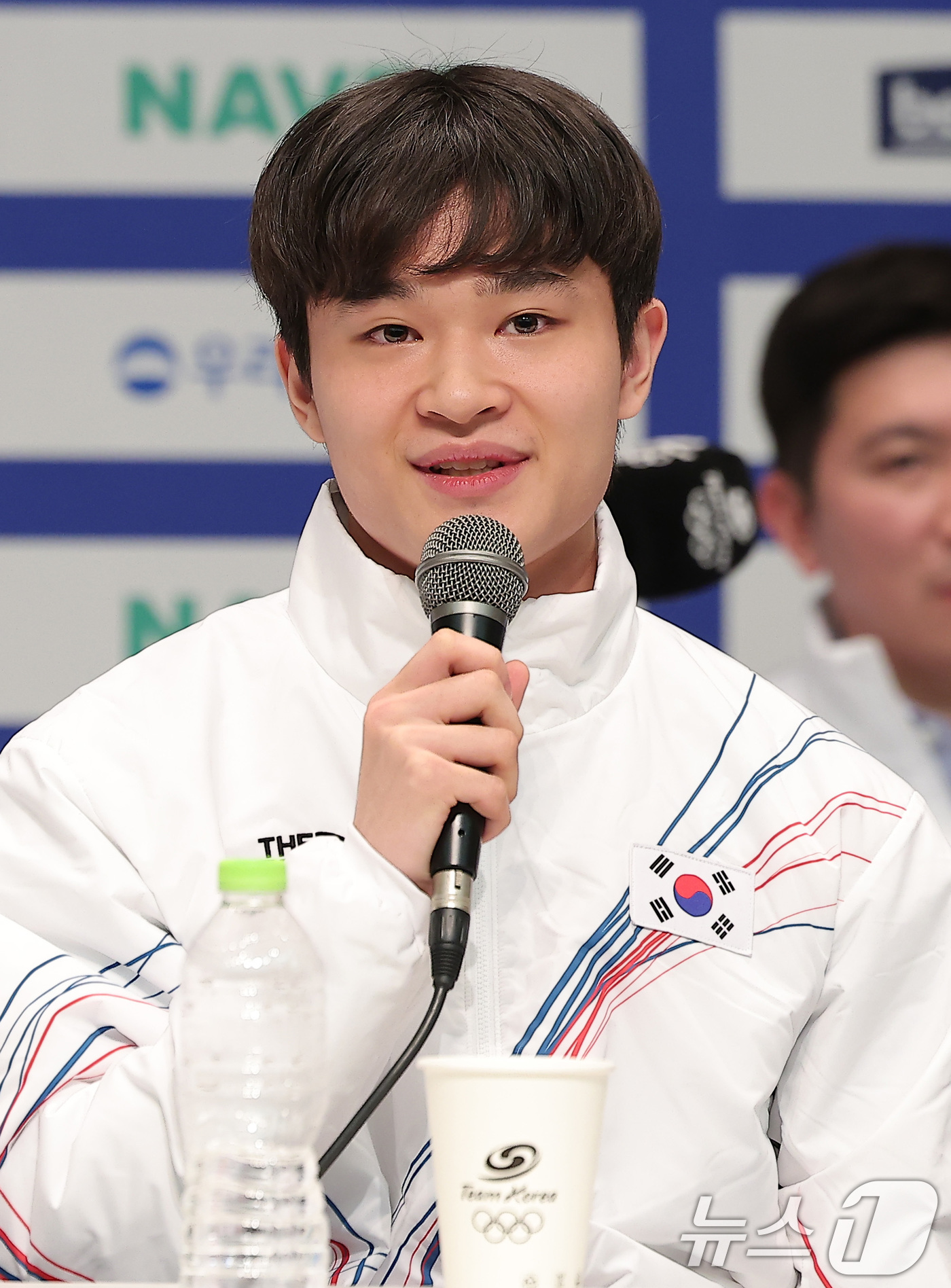 (진천=뉴스1) 김성진 기자 = 피겨스케이팅 김현겸이 7일 충북 진천선수촌 챔피언하우스에서 열린 2026 밀라노코르티나동계올림픽대회 D-30 미디어데이에서 취재진의 질문에 답하고 …