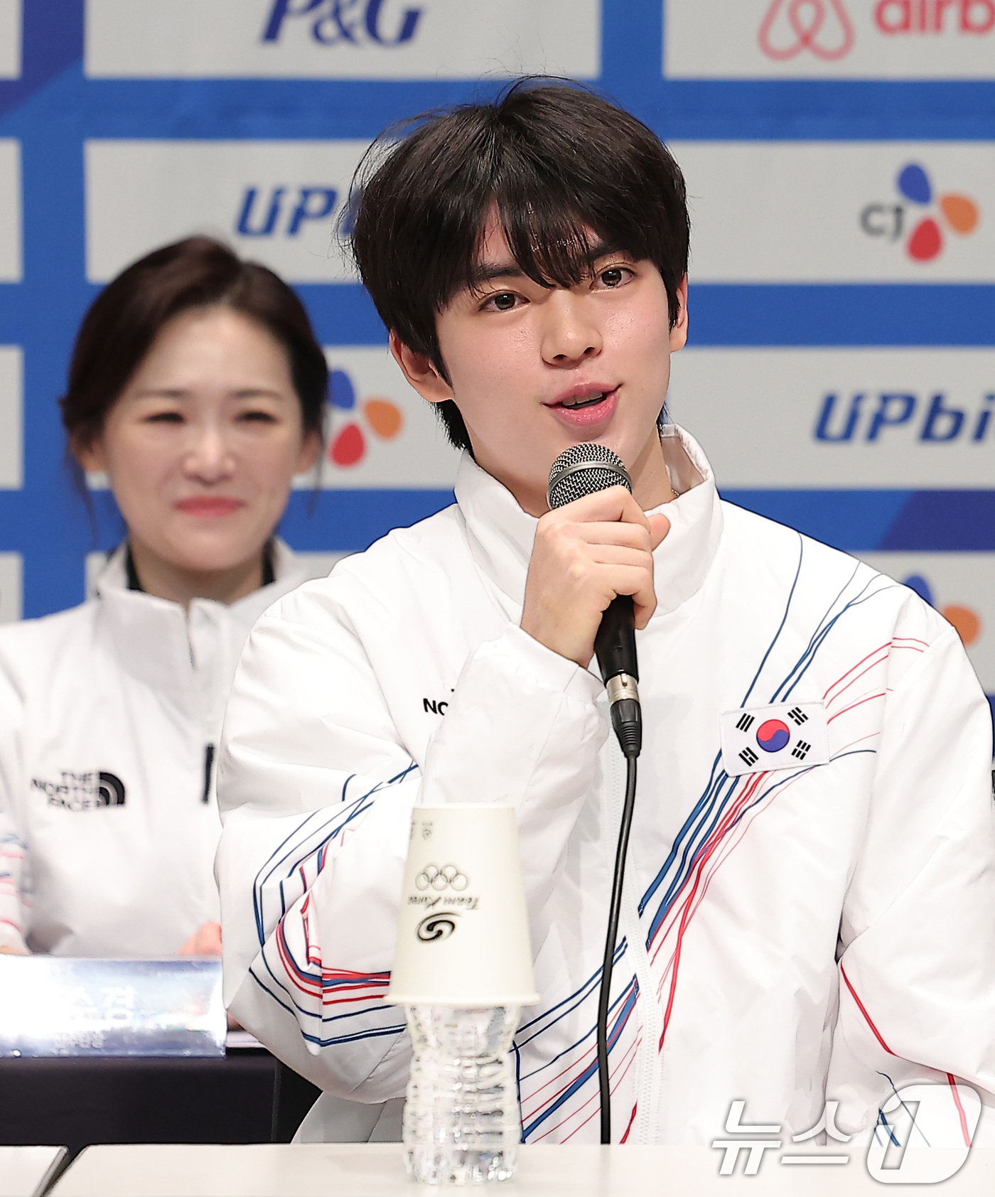 (진천=뉴스1) 김성진 기자 = 피겨스케이팅 차준환이 7일 충북 진천선수촌 챔피언하우스에서 열린 2026 밀라노코르티나동계올림픽대회 D-30 미디어데이에서 취재진의 질문에 답하고 …