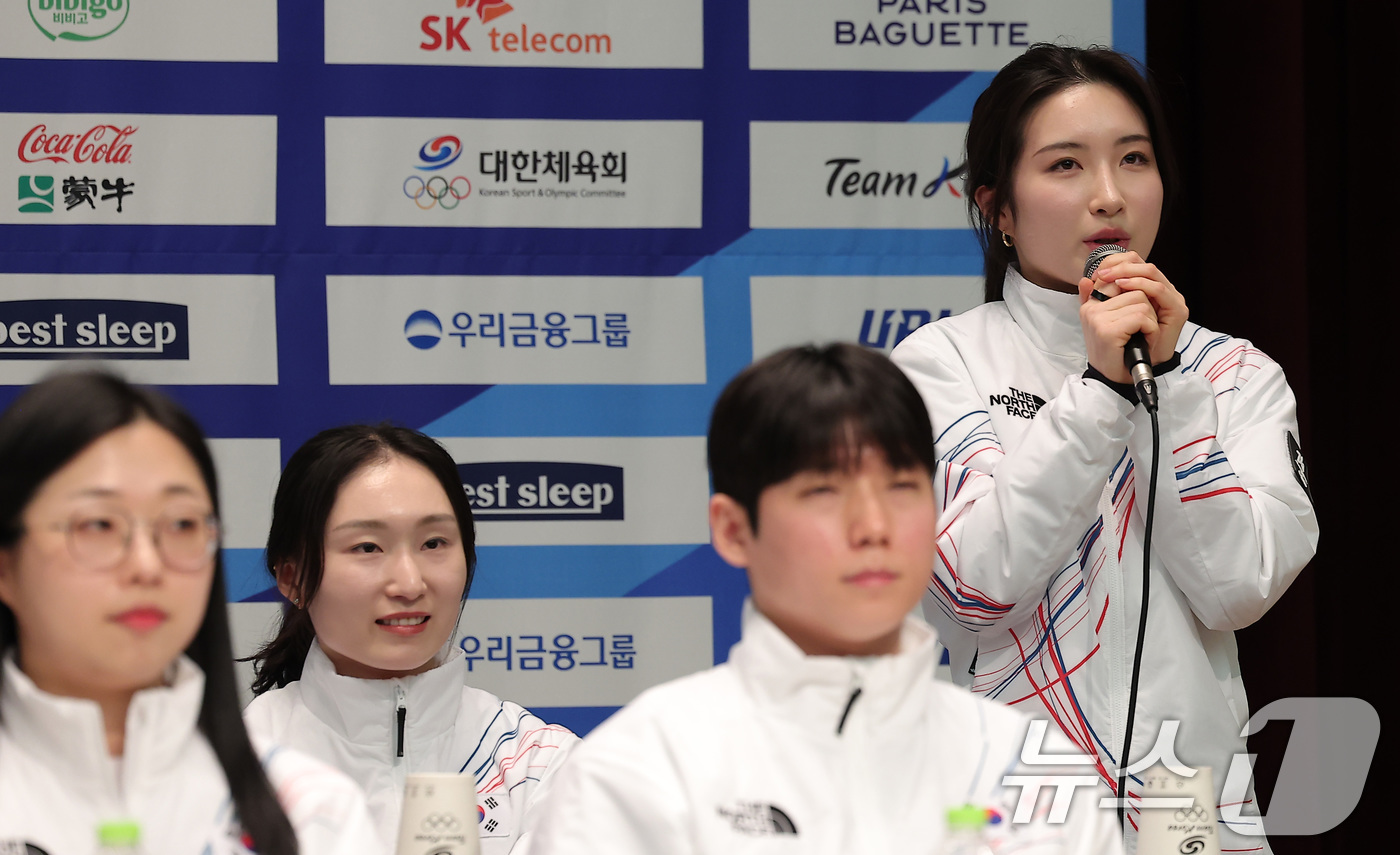 (진천=뉴스1) 김성진 기자 = 쇼트트랙 김길리가 7일 충북 진천선수촌 챔피언하우스에서 열린 2026 밀라노코르티나동계올림픽대회 D-30 미디어데이에서 취재진의 질문에 답하고 있다 …