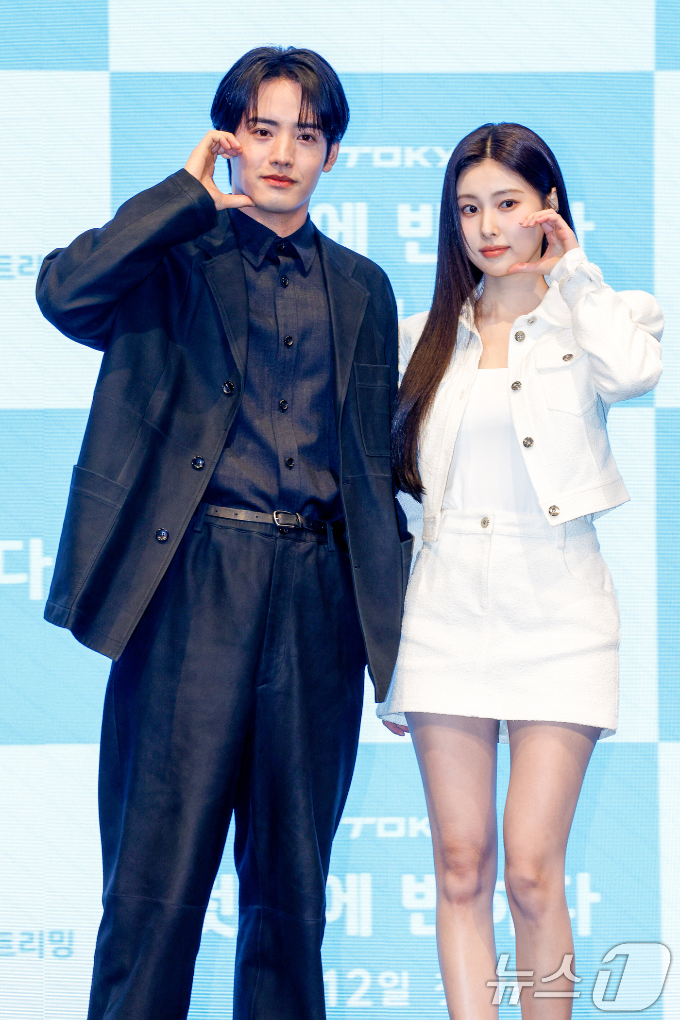 (서울=뉴스1) 안은나 기자 = 배우 아카소 에이지(赤楚衛二)와 강혜원이 7일 서울 구로구 더세인트에서 열린 일본 테레비 도쿄(TV TOKYO) 드라마 '첫입에 반하다'(김밥과 오 …