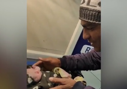 열번째 딸 뒤에 찾아온 아들…인도 여성, 위험에도 11번째 출산