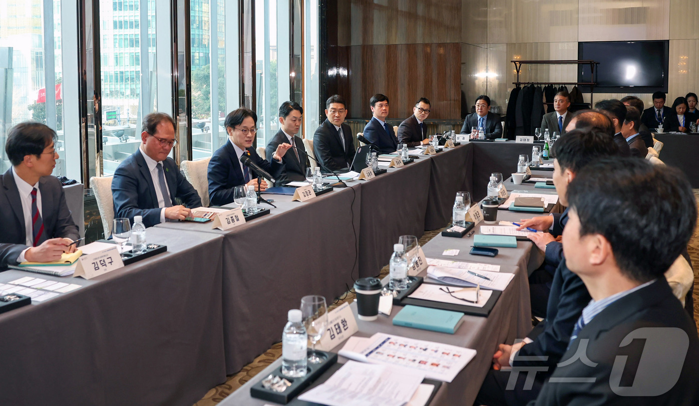 (서울=뉴스1) = 김정관 산업통상자원부 장관이 7일(현지시간) 오전 중국 상하이에서 이재명 대통령 중국 순방 계기에 열린 '중국(상하이) 진출 소비재·콘텐츠 기업 간담회'에서 발 …