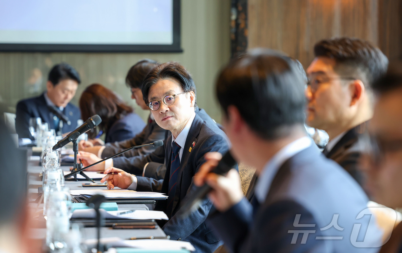 (서울=뉴스1) = 김정관 산업통상자원부 장관이 7일(현지시간) 오전 중국 상하이에서 이재명 대통령 중국 순방 계기에 열린 '중국(상하이) 진출 소비재·콘텐츠 기업 간담회'에서 참 …