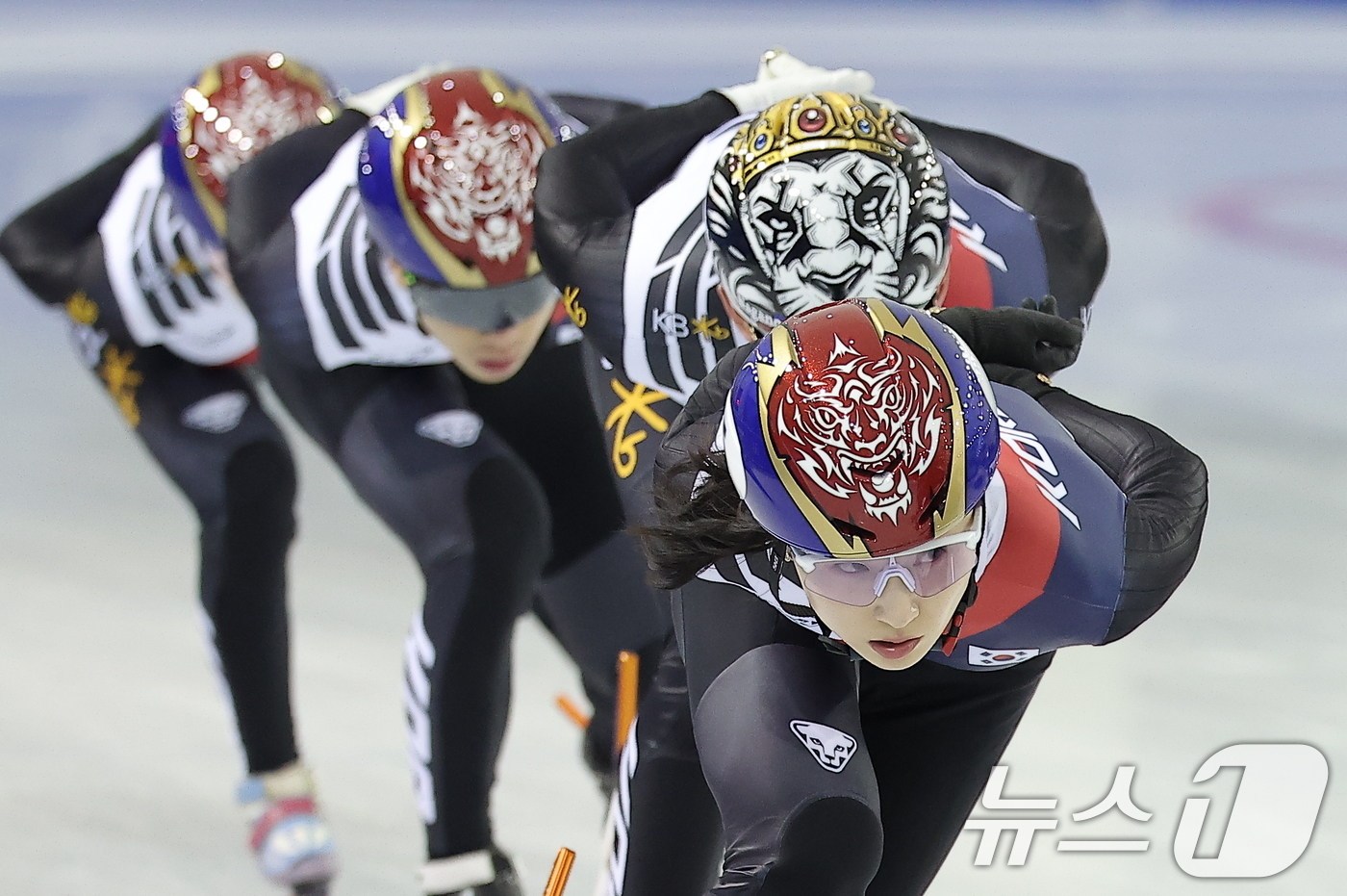 (진천=뉴스1) 김성진 기자 = 쇼트트랙 선수들이 7일 충북 진천선수촌 챔피언하우스에서 열린 2026 밀라노코르티나동계올림픽대회 D-30 미디어데이 및 훈련 공개에서 훈련을 하고 …