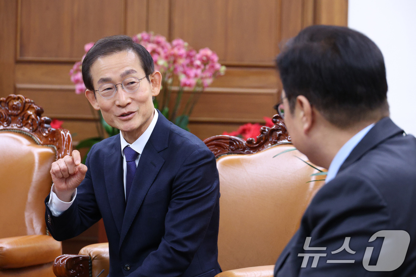 (서울=뉴스1) 신웅수 기자 = 김호철 감사원장이 7일 서울 여의도 국회에서 우원식 국회의장을 예방하고 있다. 2026.1.7/뉴스1