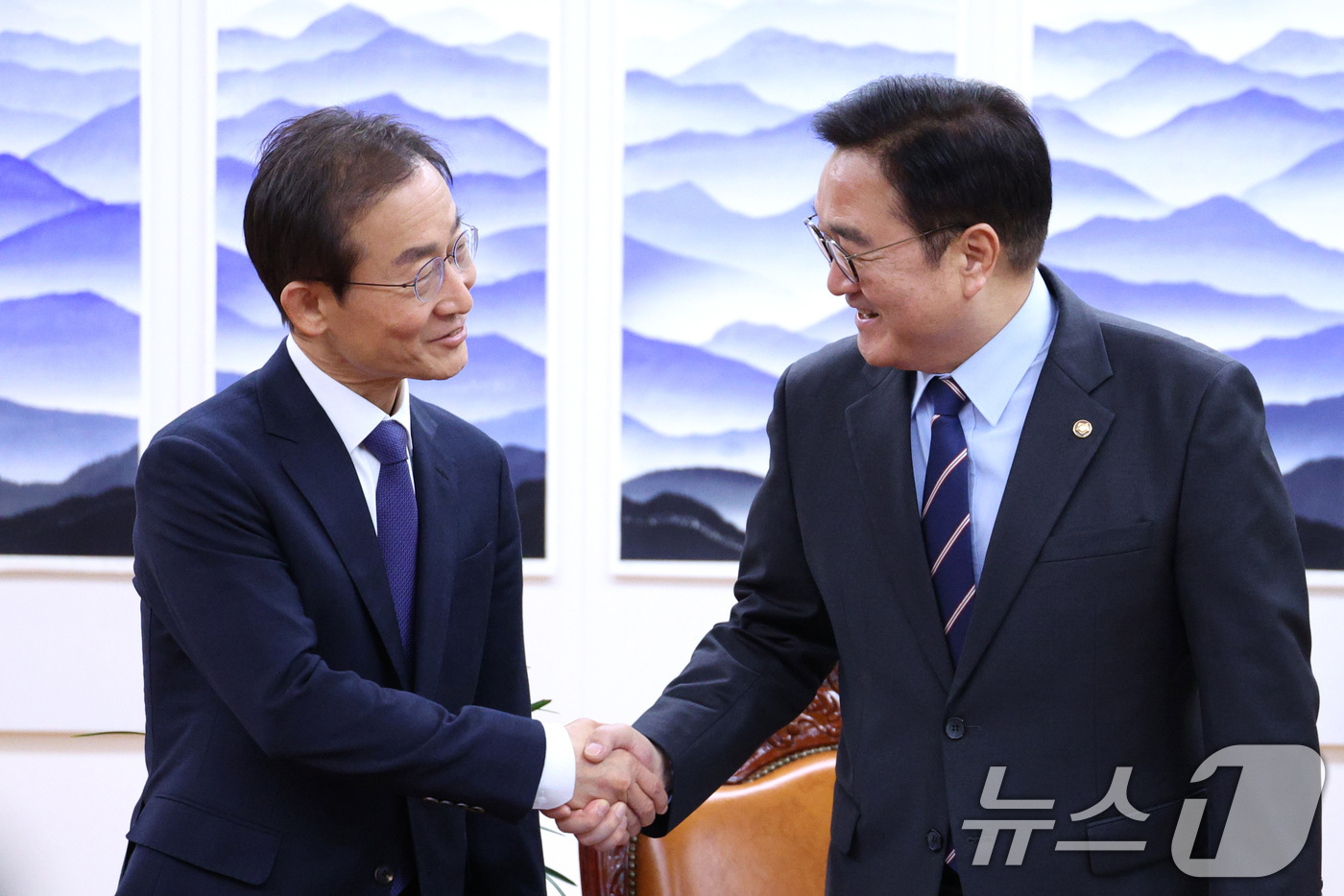 (서울=뉴스1) 신웅수 기자 = 김호철 감사원장이 7일 서울 여의도 국회에서 우원식 국회의장을 예방하고 있다. 2026.1.7/뉴스1