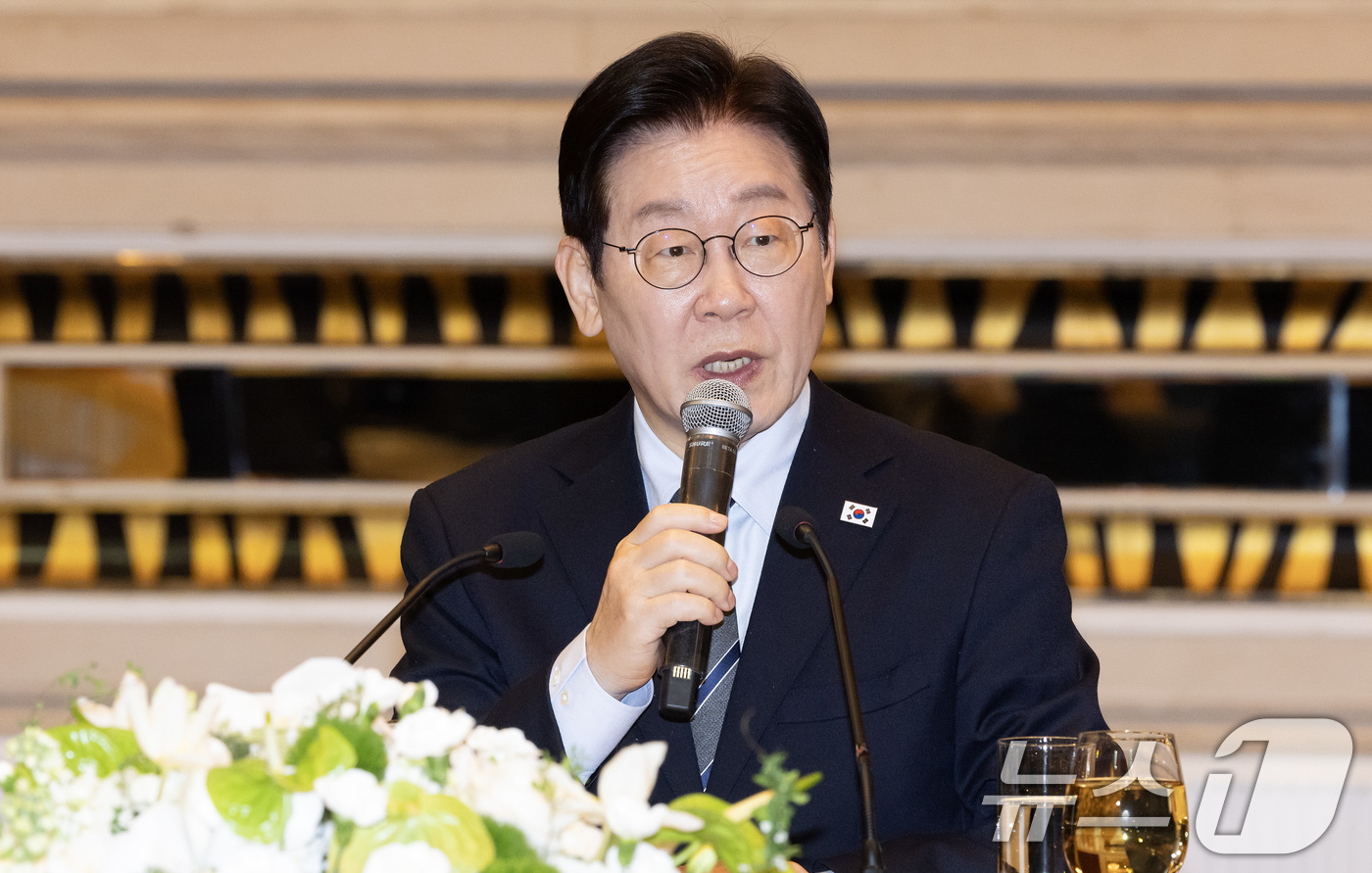 (상하이(중국)=뉴스1) 허경 기자 = 중국을 국빈방문 중인 이재명 대통령이 7일 상하이시에서 열린 순방기자단 오찬간담회에서 발언하고 있다. 2026.1.7/뉴스1