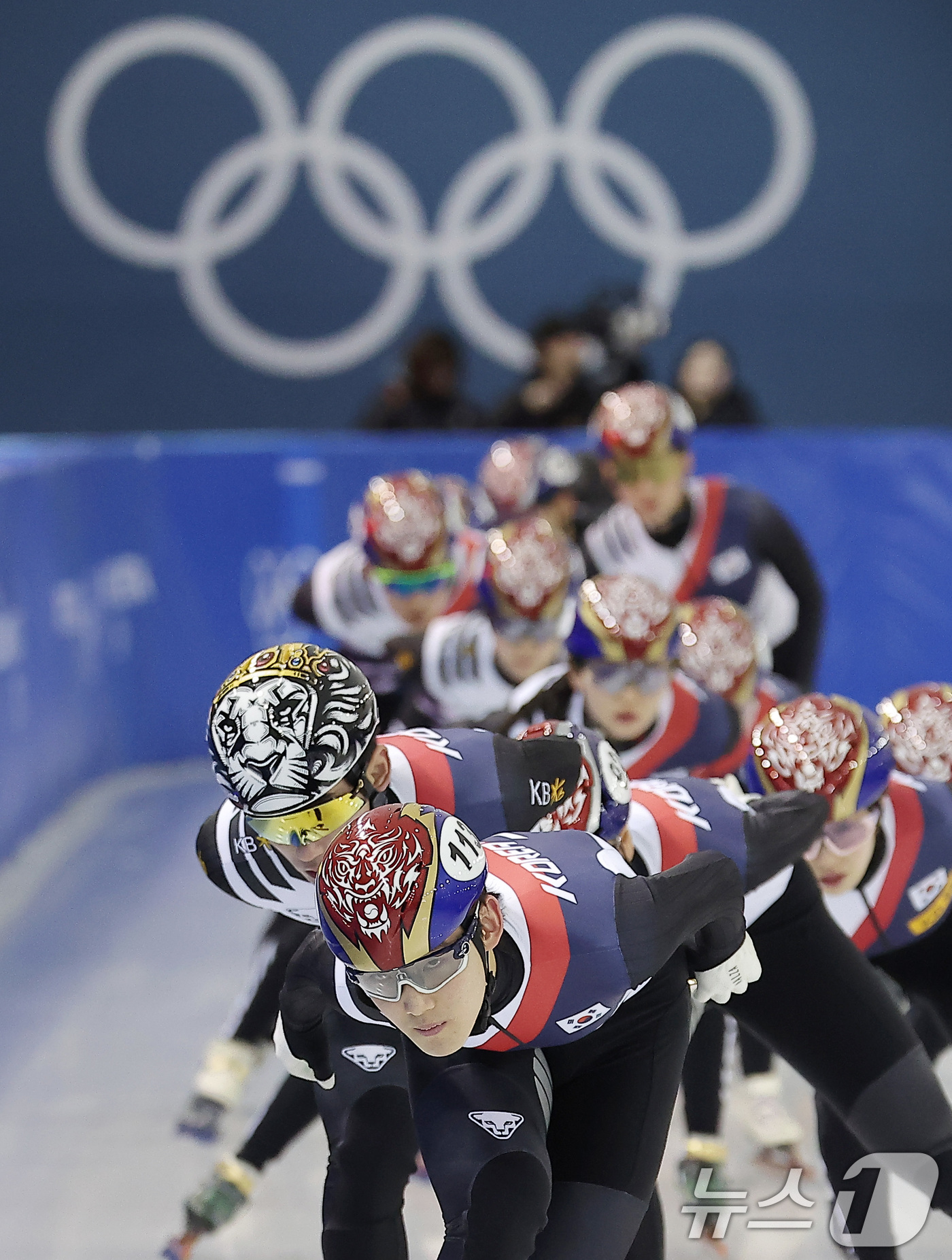 (진천=뉴스1) 김성진 기자 = 쇼트트랙 선수들이 7일 충북 진천선수촌 챔피언하우스에서 열린 2026 밀라노코르티나동계올림픽대회 D-30 미디어데이 및 훈련 공개에서 훈련을 하고 …