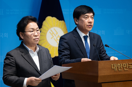 지구당 부활 정당법 등 개정안 발의 기자회견하는 이성윤·문정복